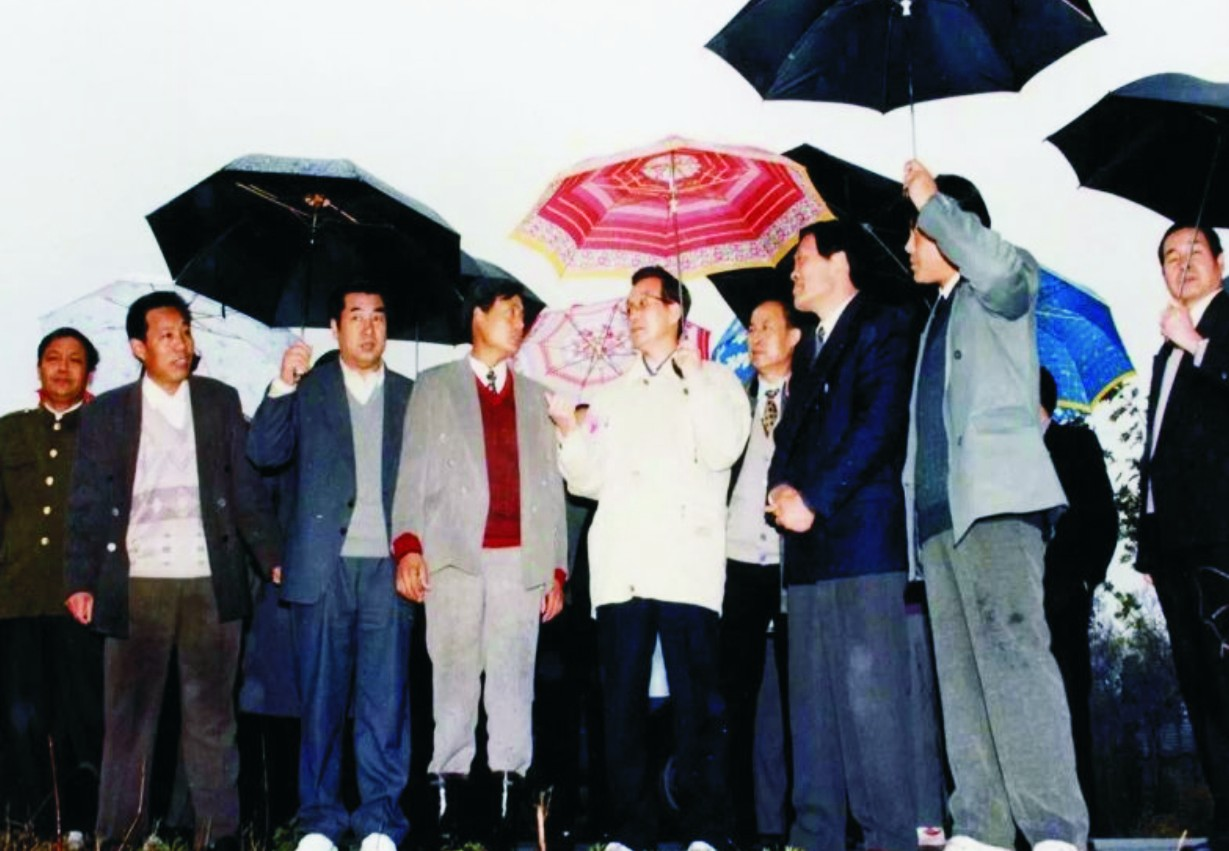 1997年11月27日，原国务院总理温家宝在庐江台创园调研