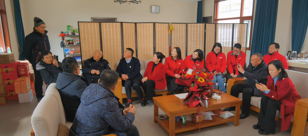昊东公司一行看望胡正先老红军，聆听那段可歌可泣的英雄历史